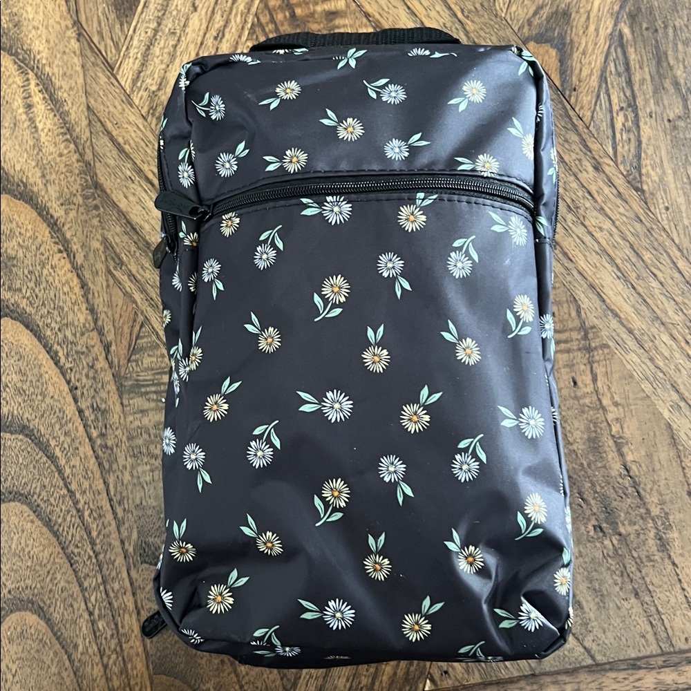 Thirty-One Modern Lined Zippered Toiletry Bag Ditzy Daisy Design, Pockets - Picture 7 of 7